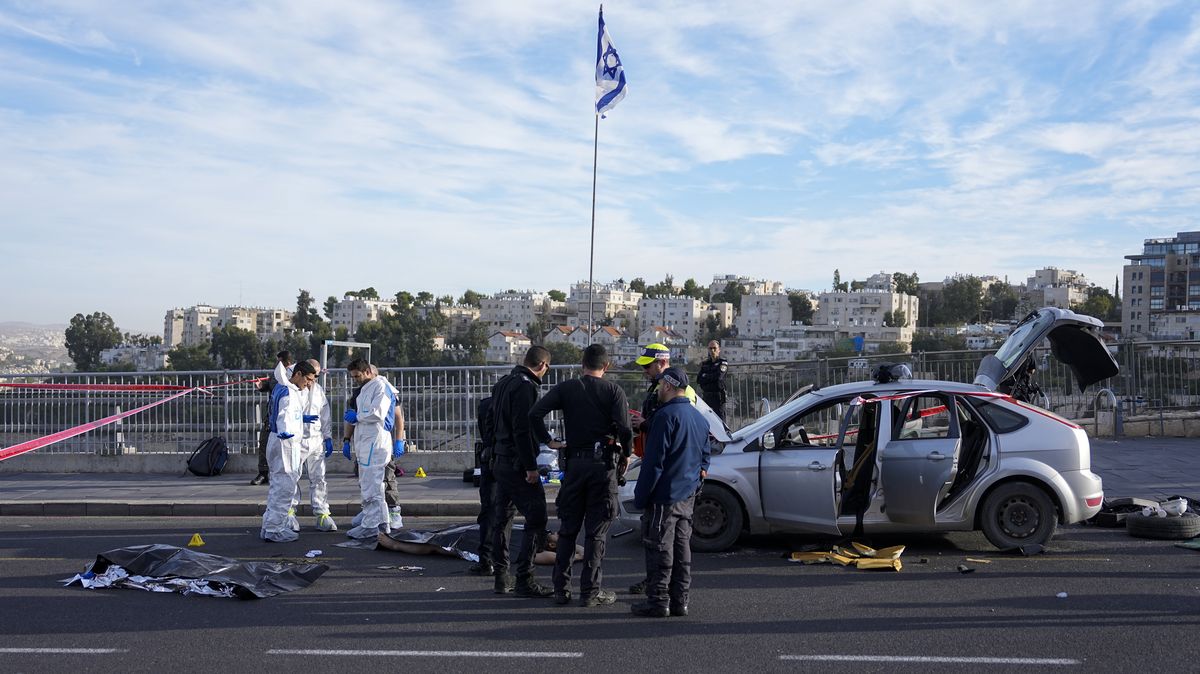 Útočníci postřelili v Jeruzalémě na zastávce autobusu sedm lidí